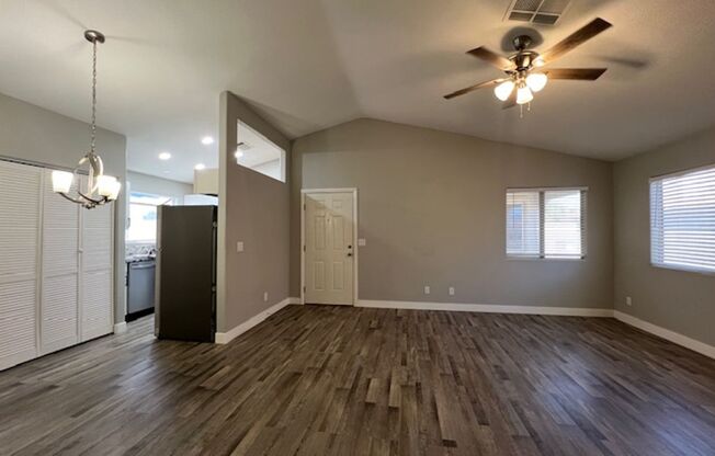 2 beds, 1 bath, $1,300