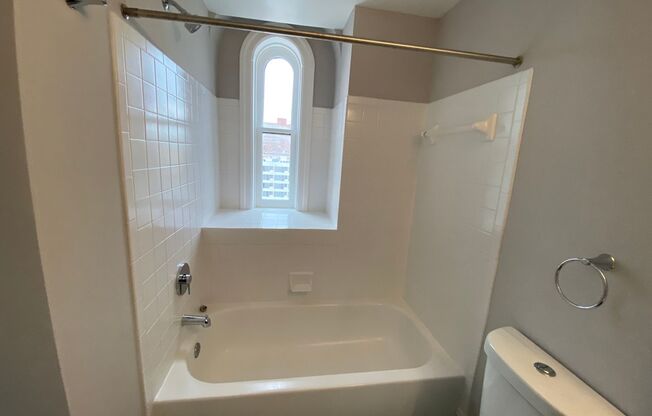 2 beds, 2 baths, 912 sqft, $1,950, Unit 503