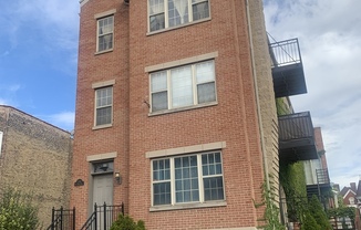 2702 W WARREN BLVD