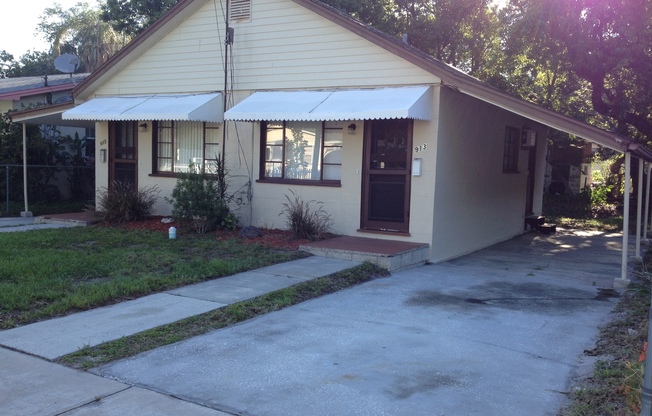 913 Brack St., Cute Studio in 1/2 duplex