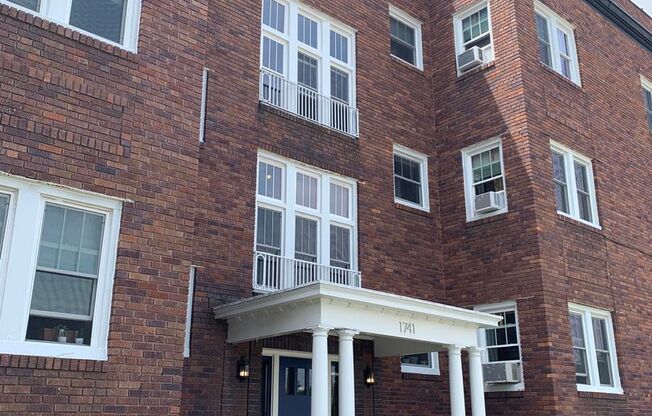 1 bed, 1 bath, 650 sqft, $850, Unit 1741 K St-C3