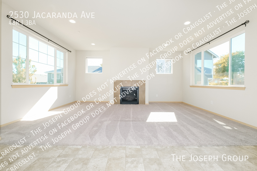 2530 JACARANDA AVE