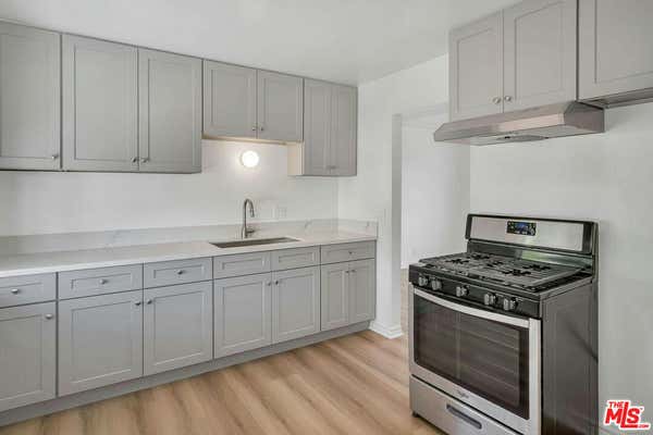 2 beds, 1 bath, 677 sqft, $2,600