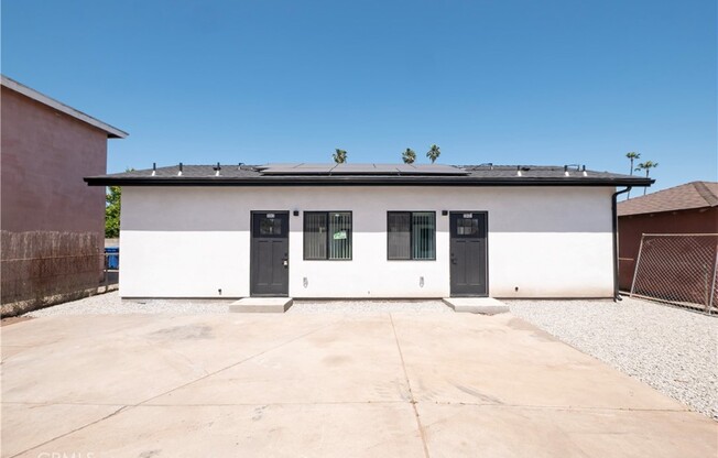 3045 E 5 ST