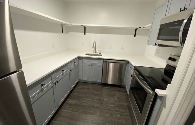 2 beds, 2 baths, 912 sqft, $1,822, Unit 304