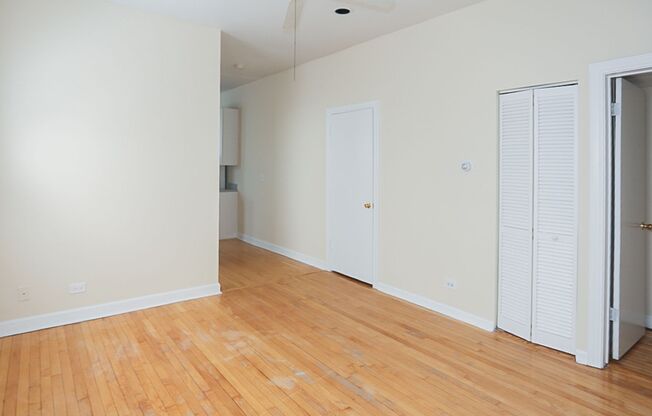2 beds, 1 bath, 835 sqft, $1,995, Unit 2318-2R