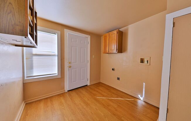 3 beds, 1 bath, $1,300