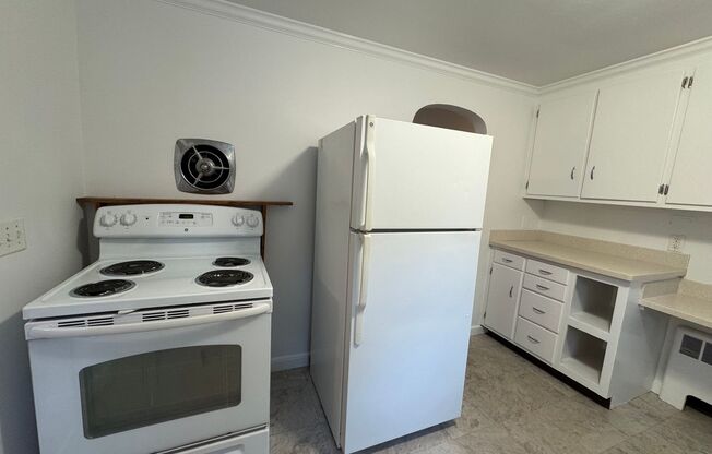 Pet-Ok | Charming Single-Family Ranch in Carlisle, MA | Avail 5/1