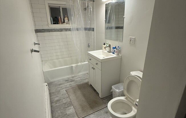 2 beds, 1 bath, $2,780, Unit 2