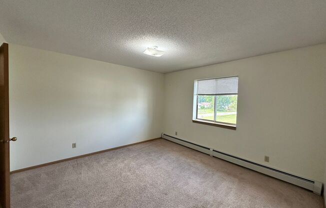 2 beds, 1 bath, 974 sqft, $1,500, Unit 70-204