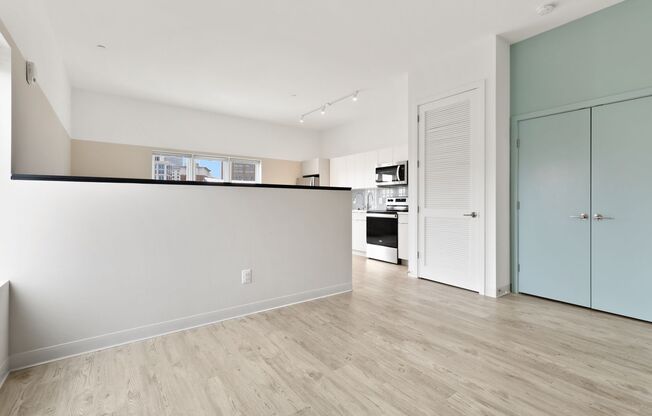 Studio, 1 bath, 537 sqft, $1,550, Unit 208