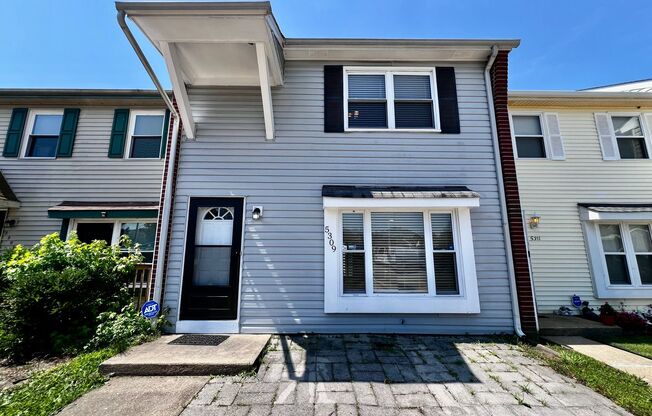 Gorgeous townhouse in the heart of Virginia Beach