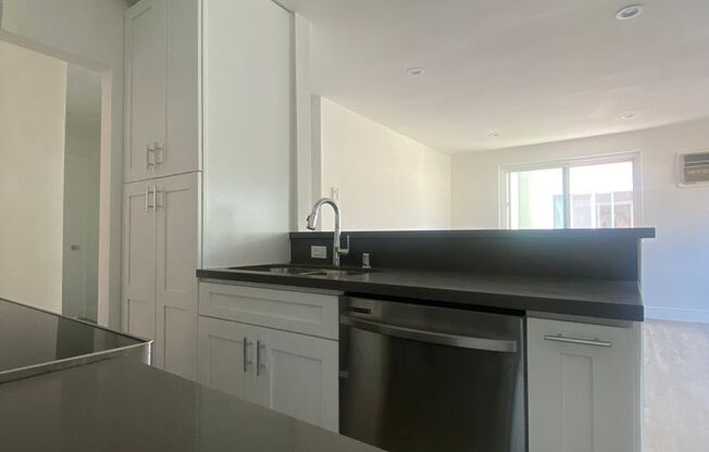 2 beds, 2 baths, $2,750, Unit 304