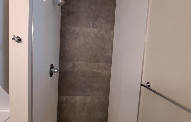 Studio, 1 bath, 231 sqft, $1,260, Unit 213