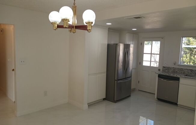 Stylish, Secure, and Pet-Friendly 3-Bedroom Home in South Bakersfield