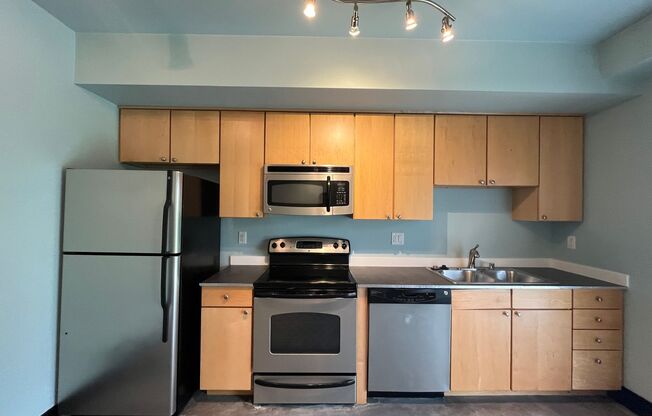 Studio, 1 bath, $1,275, Unit 960 Lincoln - 107