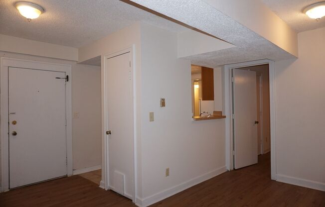 1 bed, 1 bath, 380 sqft, $800, Unit A4