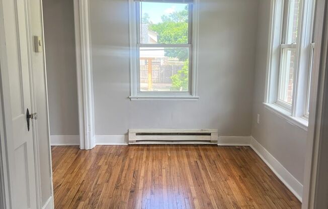 2910 Dudley- 6- Plex