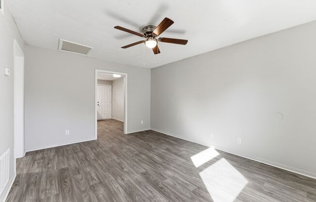 2 beds, 1.5 baths, 950 sqft, $1,289, Unit C09