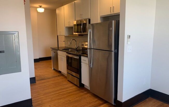 Studio, 1 bath, 354 sqft, $795, Unit Room 203