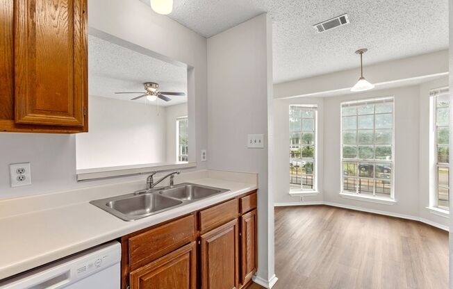 2 beds, 1 bath, $950, Unit 11