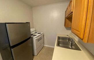 1 bed, 1 bath, $650, Unit E