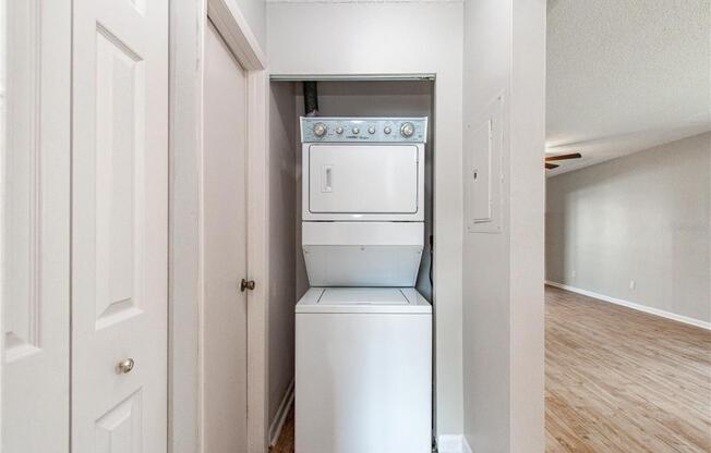 2 beds, 2 baths, 864 sqft, $1,500