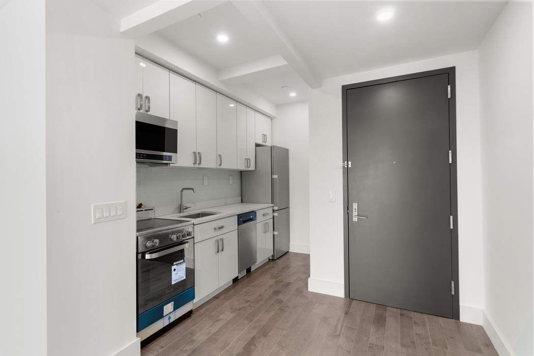 2113 5 AVE