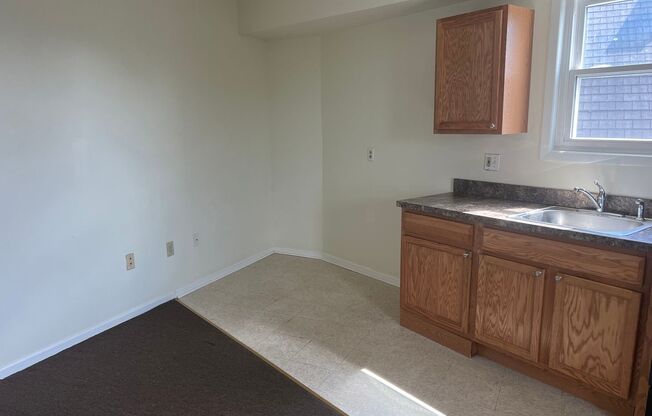 1 bed, 1 bath, 450 sqft, $1,135, Unit 3R / H