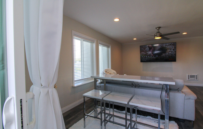 200 S CATALINA AVE