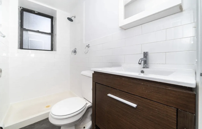 879 DEKALB AVE