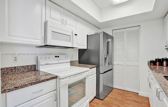 90 Alton Rd cu-807, Miami Beach, FL 33139