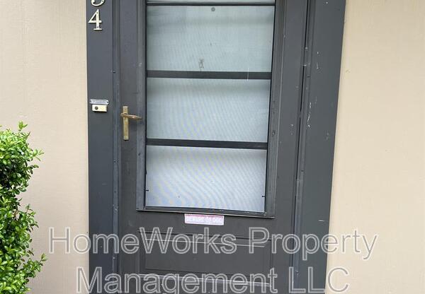554 W CT