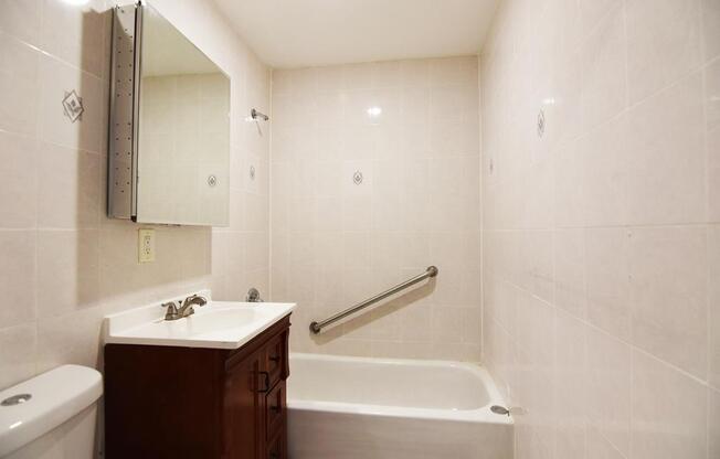 2 beds, 2 baths, 1,300 sqft, $3,300