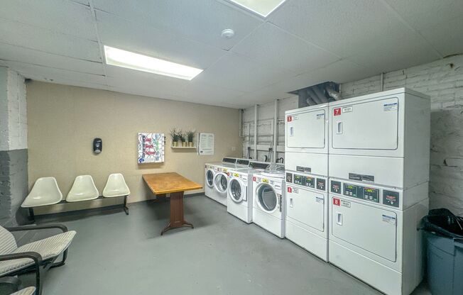 Studio, 1 bath, 300 sqft, $1,425, Unit Unit 208