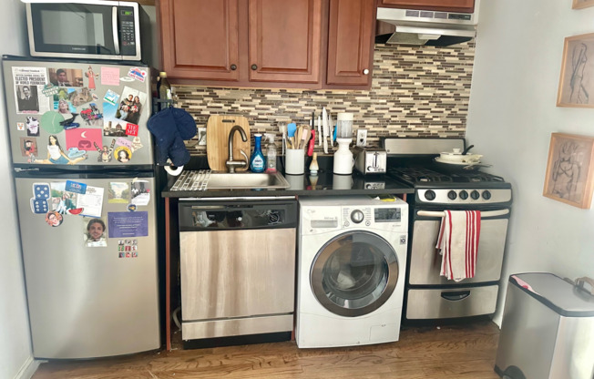 2 beds, 1 bath, $4,450, Unit 6G