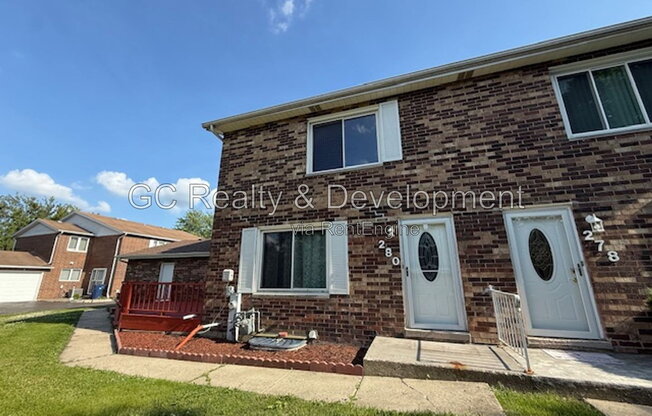 280 PADDOCK CIR