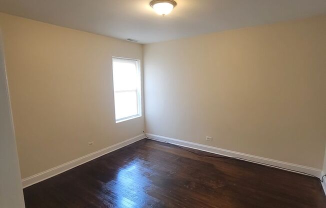 2 beds, 1 bath, $1,400