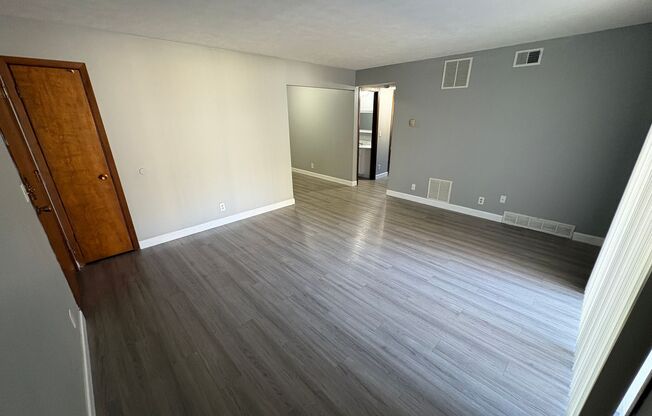 2 beds, 1 bath, 1,080 sqft, $820, Unit #20