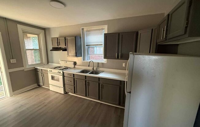 2 Bedroom apartment for rent!  Located in Carrick !