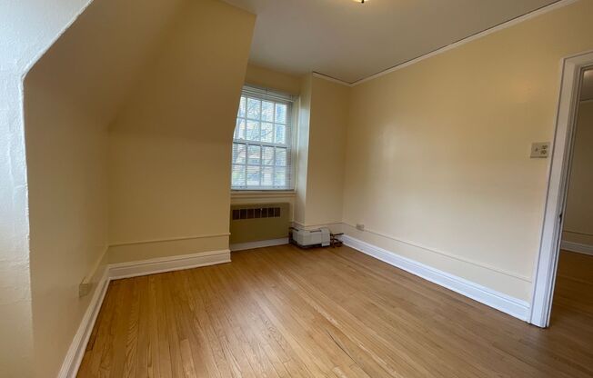 1 bed, 1 bath, 470 sqft, $1,125, Unit B-31