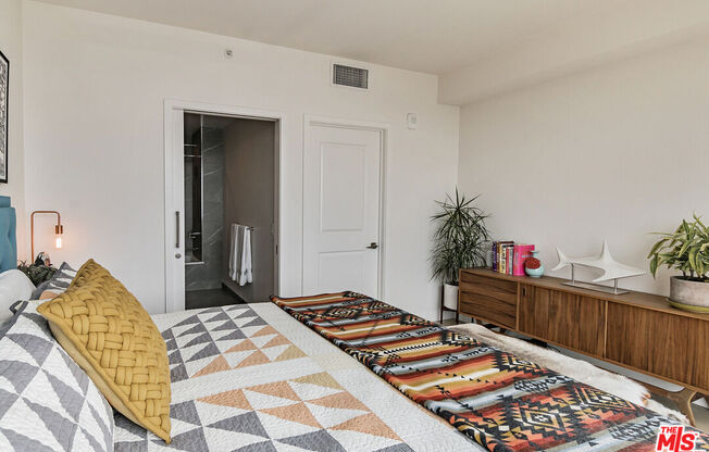 2 beds, 2.5 baths, 1,201 sqft, $5,000, Unit 3202