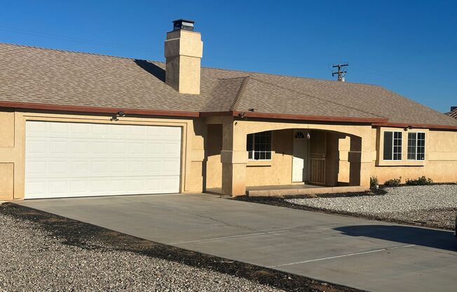 Charming 4 Bedroom Single Family Home for Rent in Apple Valley