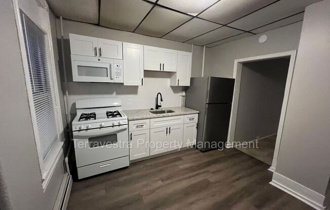 2 beds, 1 bath, $1,550, Unit Unit 1