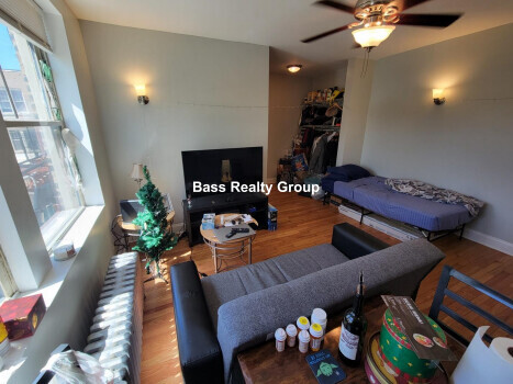 1345 W GREENLEAF AVE