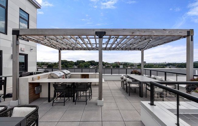 2 beds, 2 baths, 1,024 sqft, $4,000, Unit 725