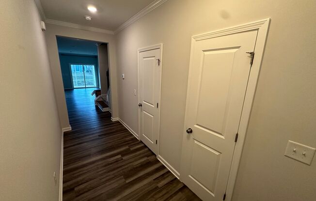 Like-New Townhouse in Holly Springs AVAILABLE NOW