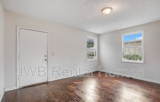 330 26 ST W