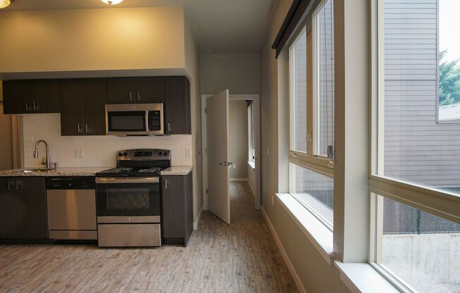 Serene Modern One Bedroom in Buckman Neighborhood!