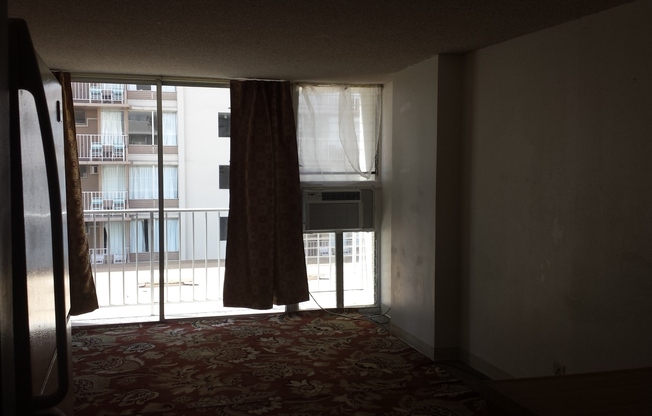Waikiki Studio!